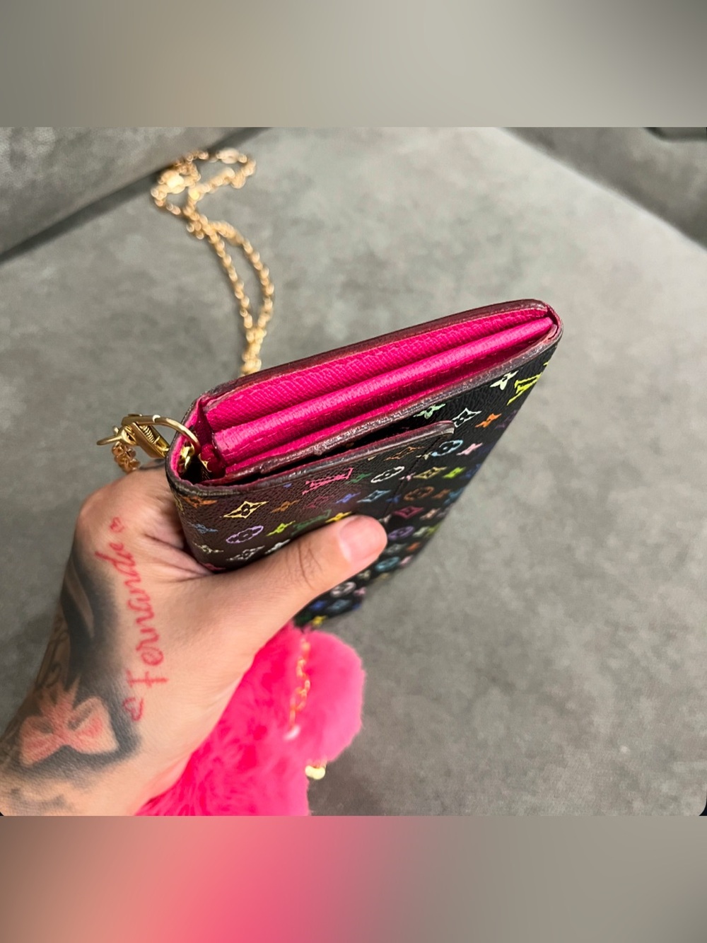 Louis Vuitton - Picture 5 of 17